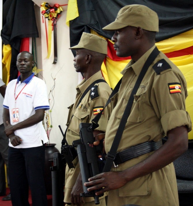 http://www.thefirearmblog.com/blog/wp-content/uploads/2011/12/the_police_looked_ready_to_shoot_why_banange_why-tfb.jpg