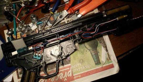 Installing the electronics into a cheap airsoft MP5 clone
