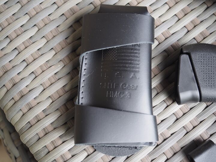 Back of the mag pouch showing the belt loops.