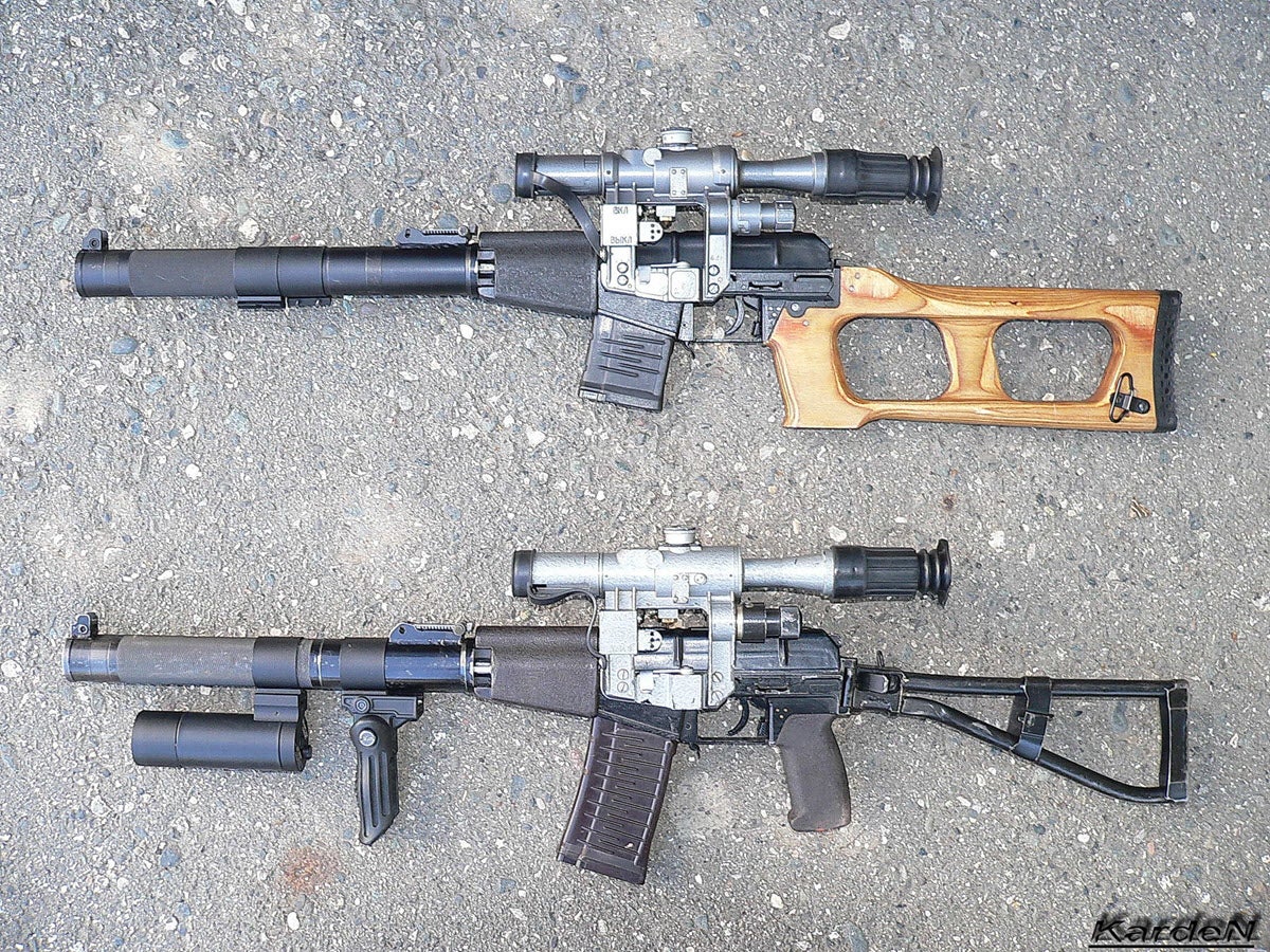 VSS (top) and VAL (bottom) with some aftermarket modifications. Photo courtesy of Karden: https://k-a-r-d-e-n.livejournal.com/