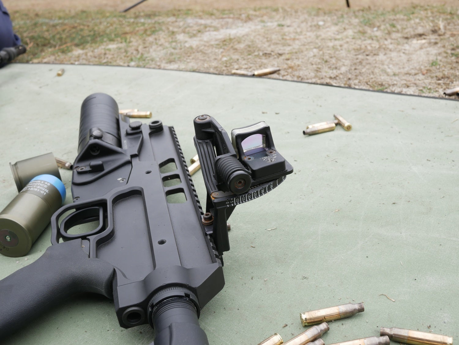 Hands on with the SL40 UBGL/Standalone Grenade Launcher from Lithgow Arms.