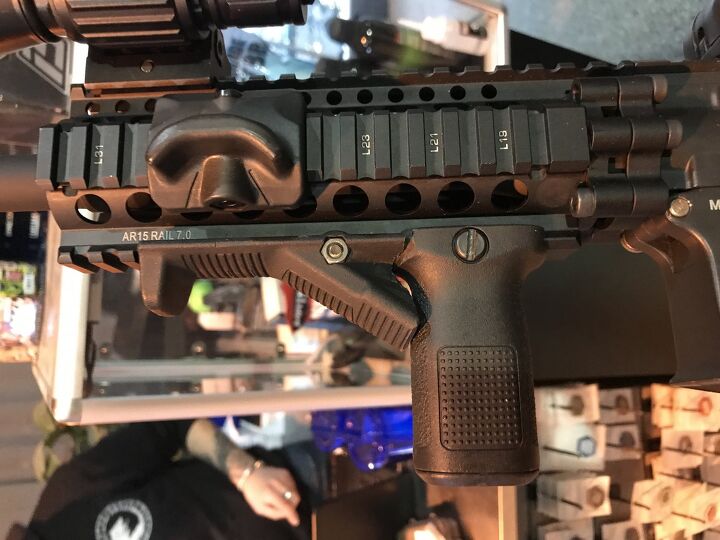 Electric Rifle Aeg F1 Famas Nylon Fiber Black With Vertical Grip C