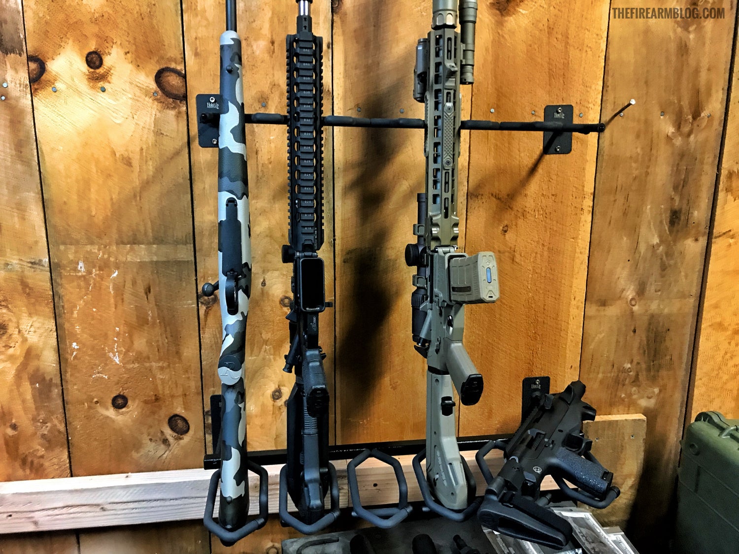 HD04-FW  Made in USA Gun Rack Hooks for Rifle Shotgun Hold Up Displays 