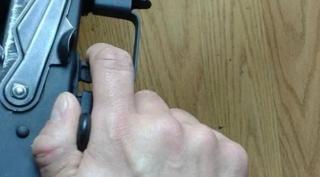 AK Thumb Grip - A Way to Improve Featureless AK Grips (7)