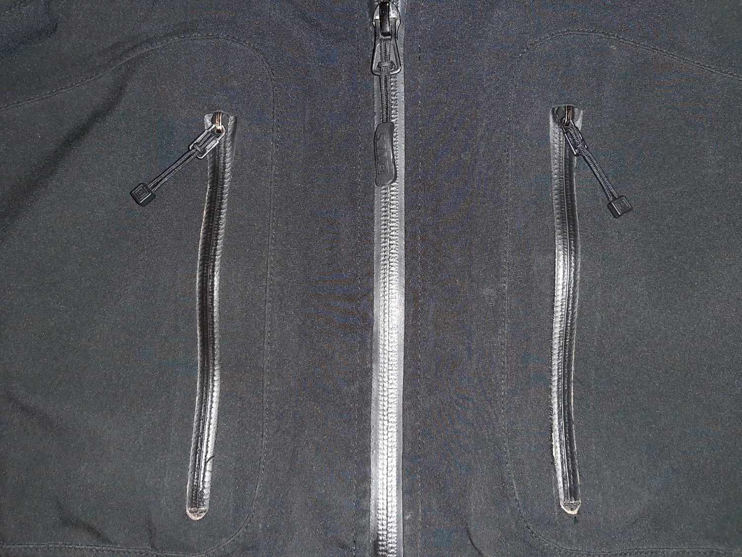 All pockets have waterproof zippers. And this is how they look after 7 years.