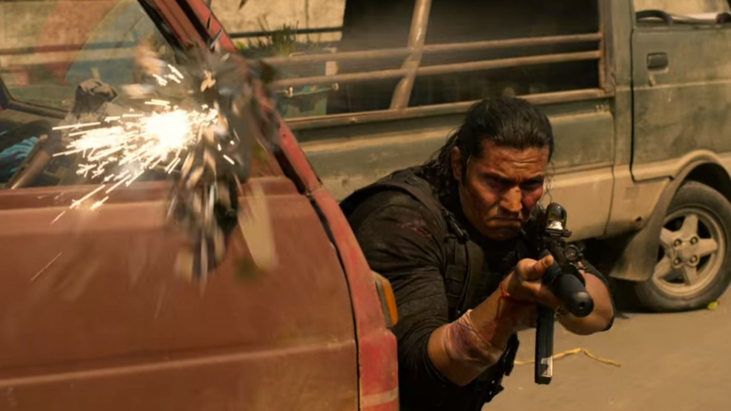 In the final shootout scene, one of the main characters is constantly transitioning his MP5 from shoulder to shoulder, adapting to the cover he is using