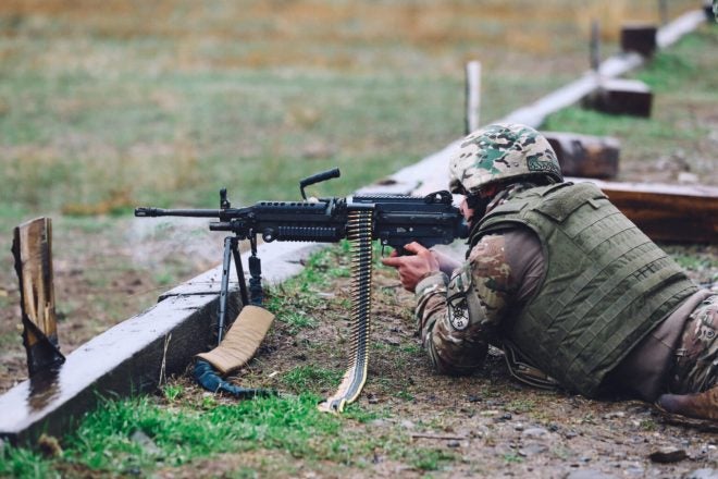 United States to Equip Georgian Defense Forces with 600 M249 SAW LMGs (1)