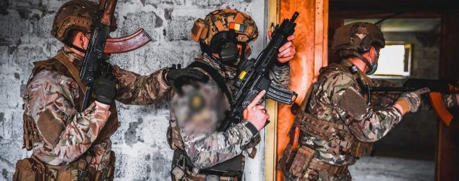 POTD: Romanian, Ukrainian and U.S. Army Green Berets in Trojan Footprint 21 CQB