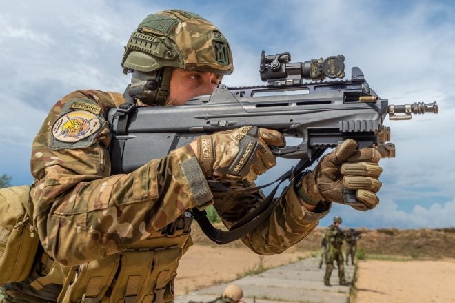 POTD: Slovenian Armed Forces with FN F2000 Rifles