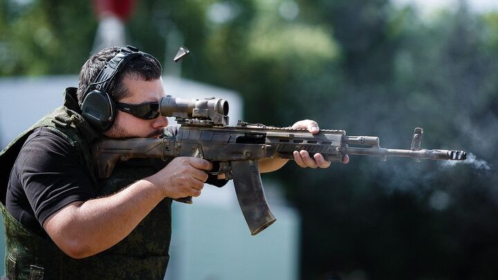 Author, shooting the second prototype of the AK-12. Photo by: Vadim Veedoff