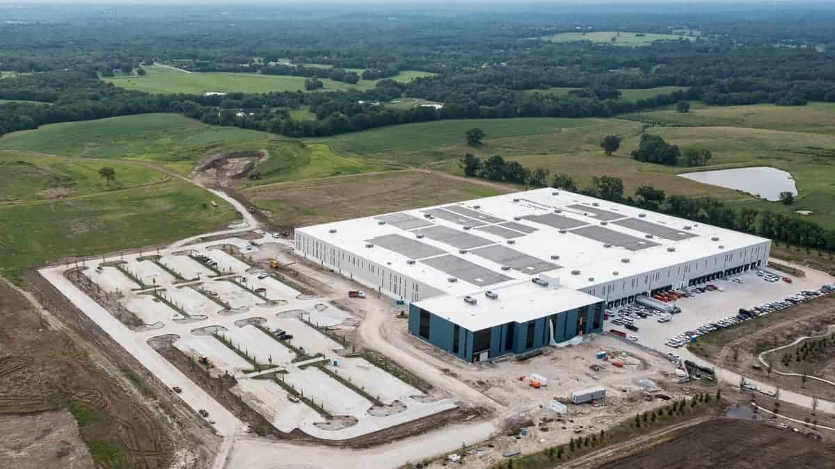 MidwayUSA's New 400,000 sq/ft Distribution Center Nears Completion