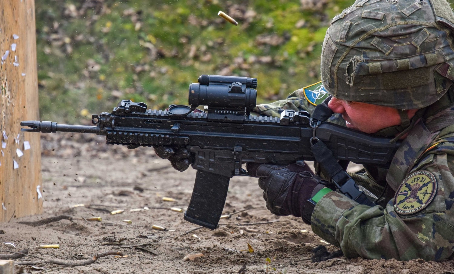 Vegyesvállalati szerződést ír alá a Colt CZ csapata Magyarországon – Gun Blog