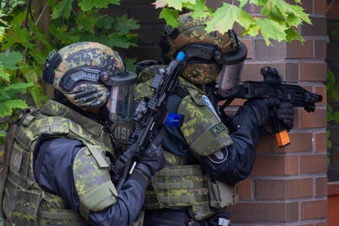 POTD: Finnish Special Police With CZ Scorpion EVO 3 (+MP5s)