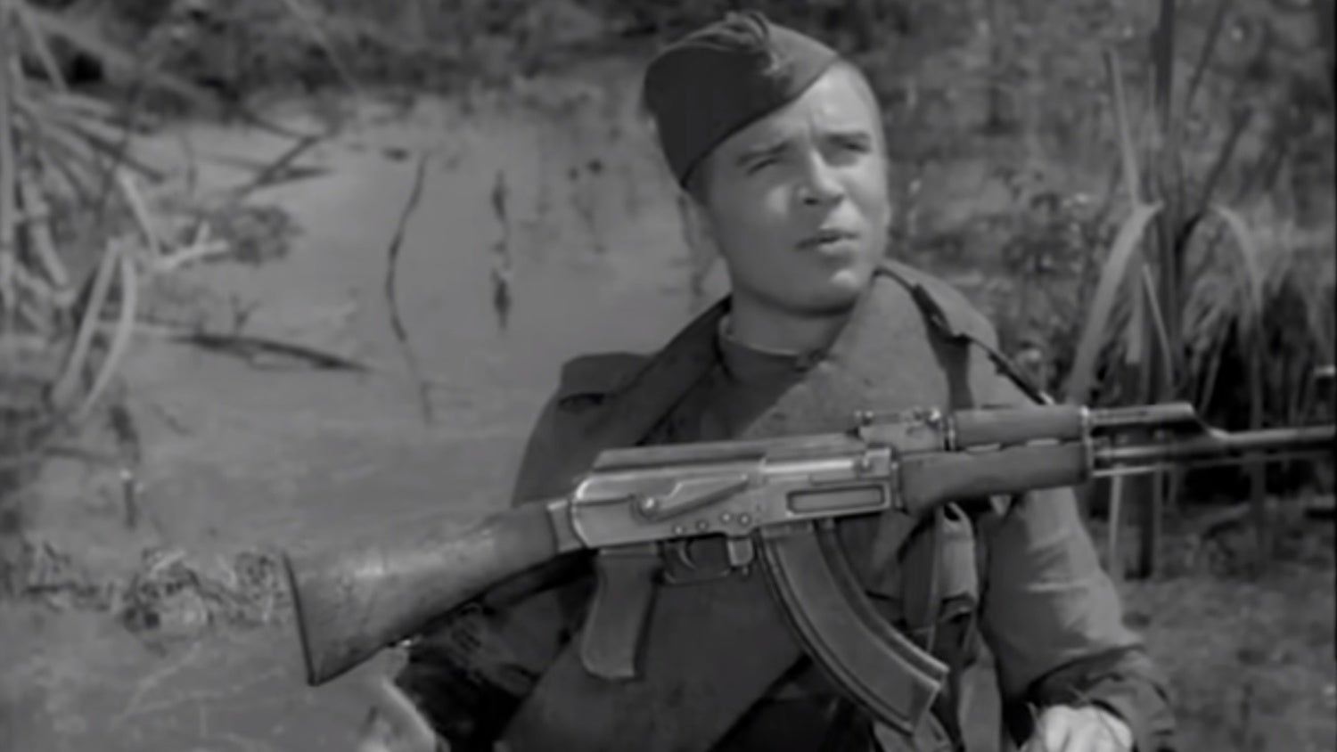 Screenshot from the movie "Maksim Perepelitsa" with a classic Type 2 AK